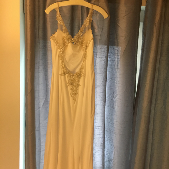 Wedding Dress/ Prom Dress - Picture 4 of 7